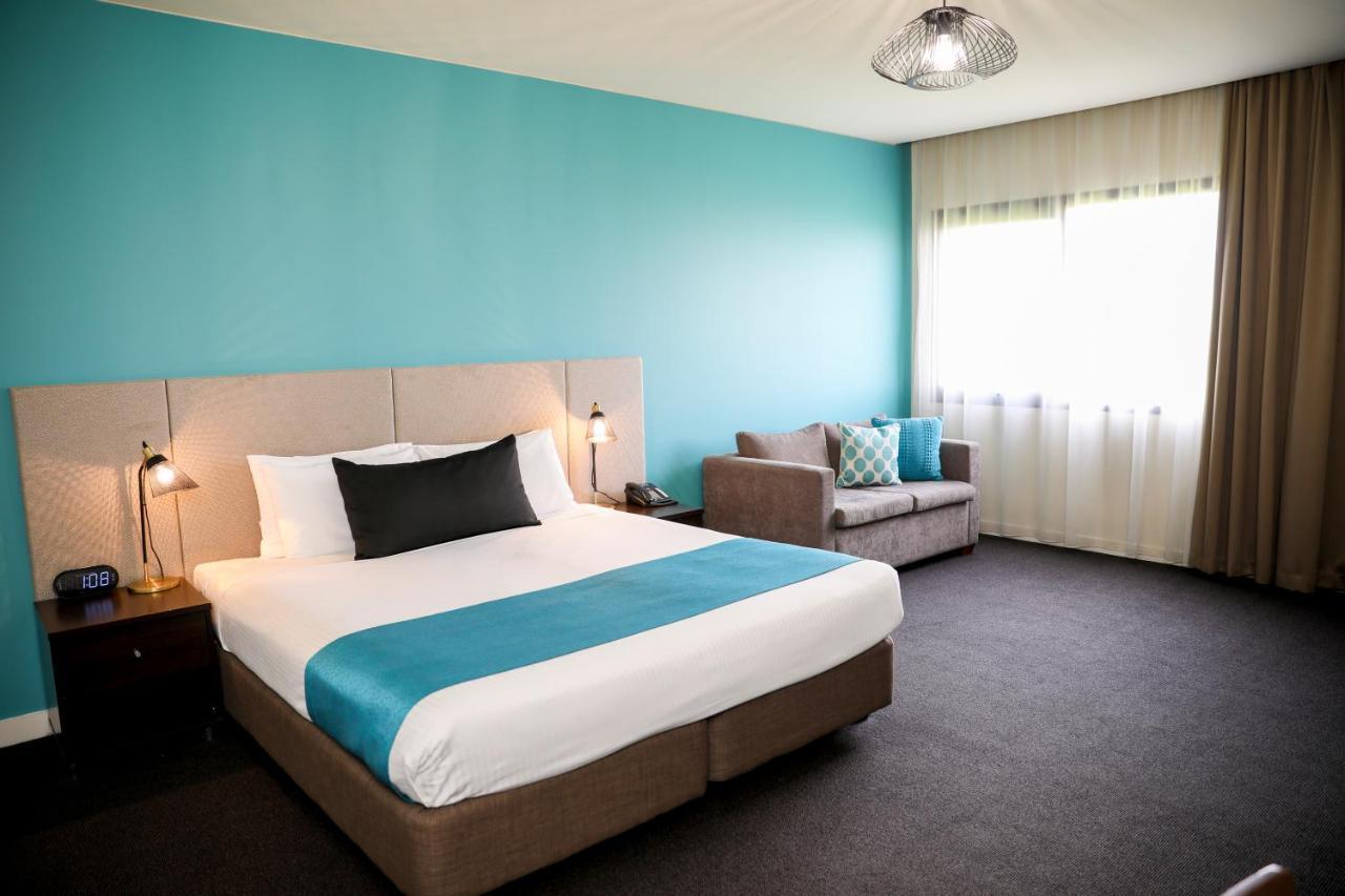 Mantra Melbourne Melton Hotell Exteriör bild
