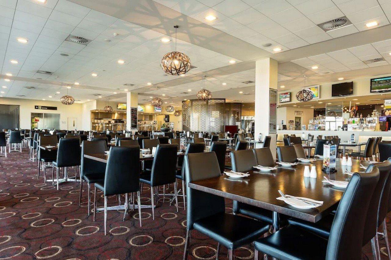 Mantra Melbourne Melton Hotell Exteriör bild