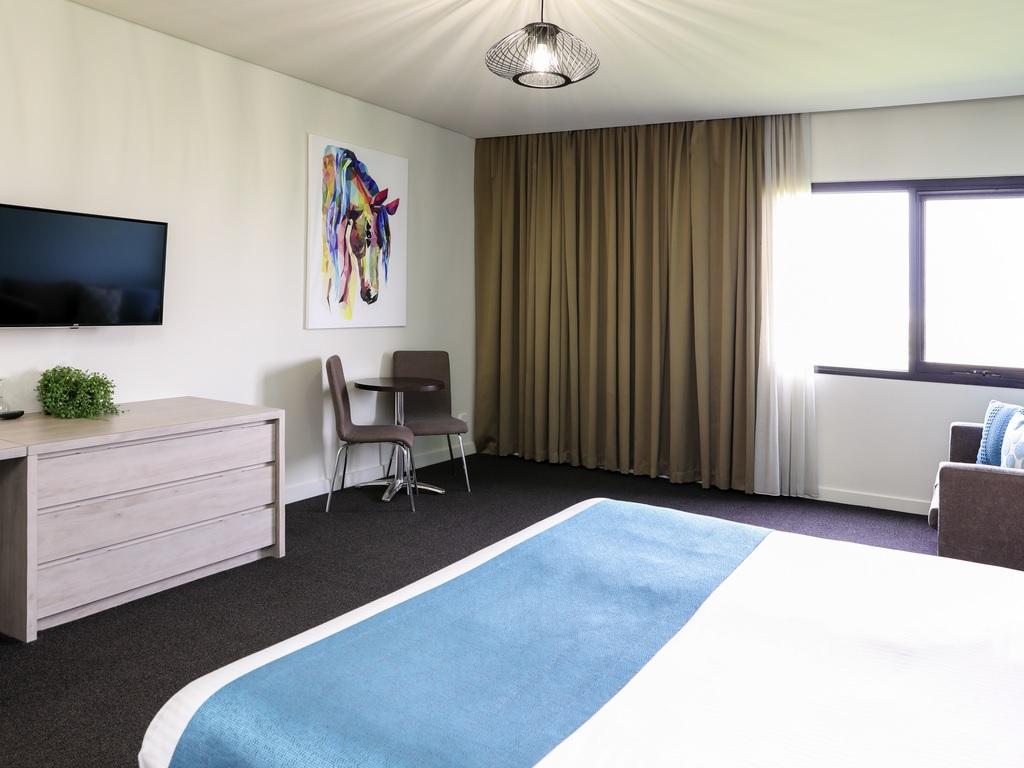 Mantra Melbourne Melton Hotell Exteriör bild