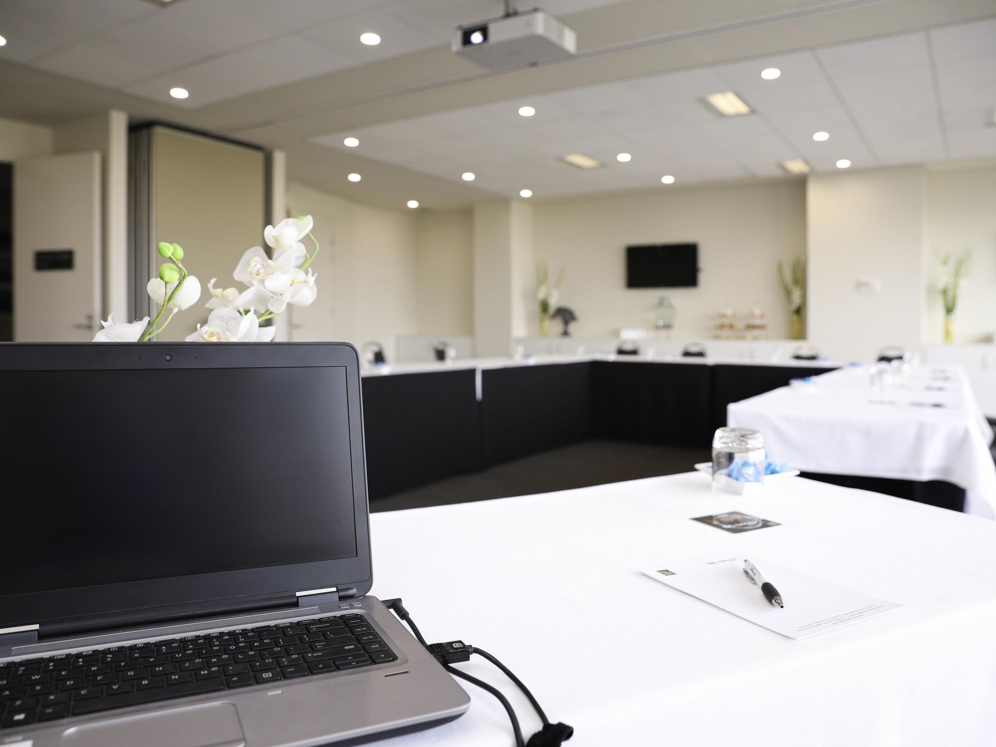 Mantra Melbourne Melton Hotell Exteriör bild