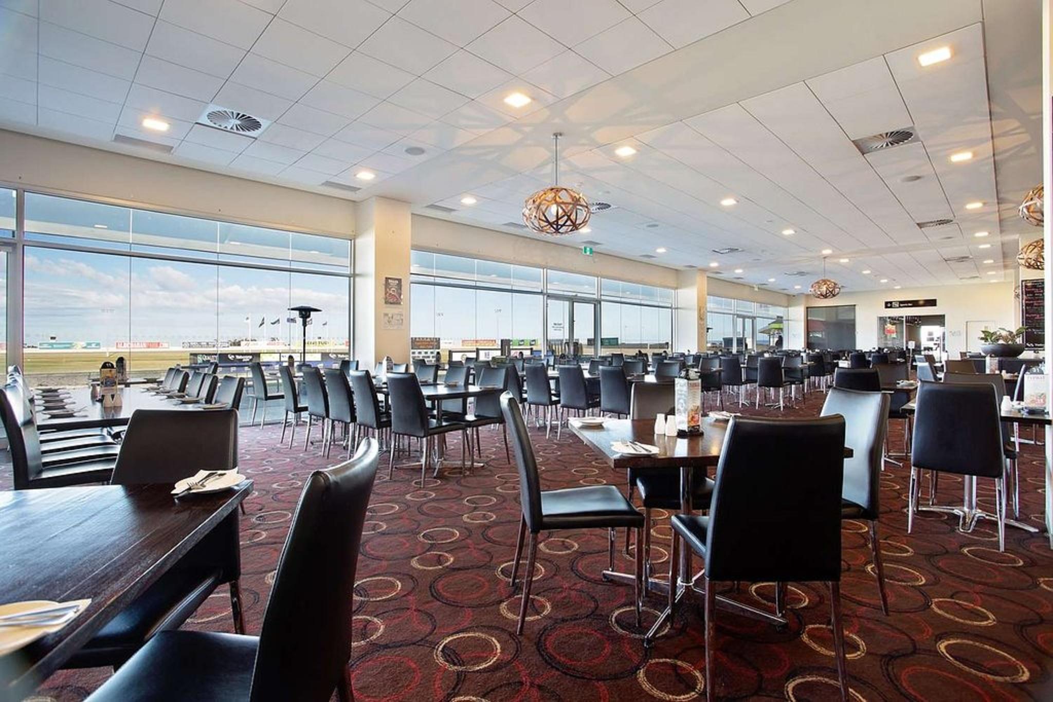 Mantra Melbourne Melton Hotell Exteriör bild
