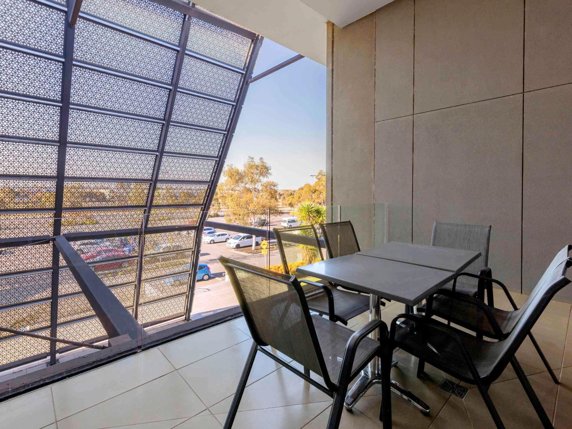 Mantra Melbourne Melton Hotell Exteriör bild