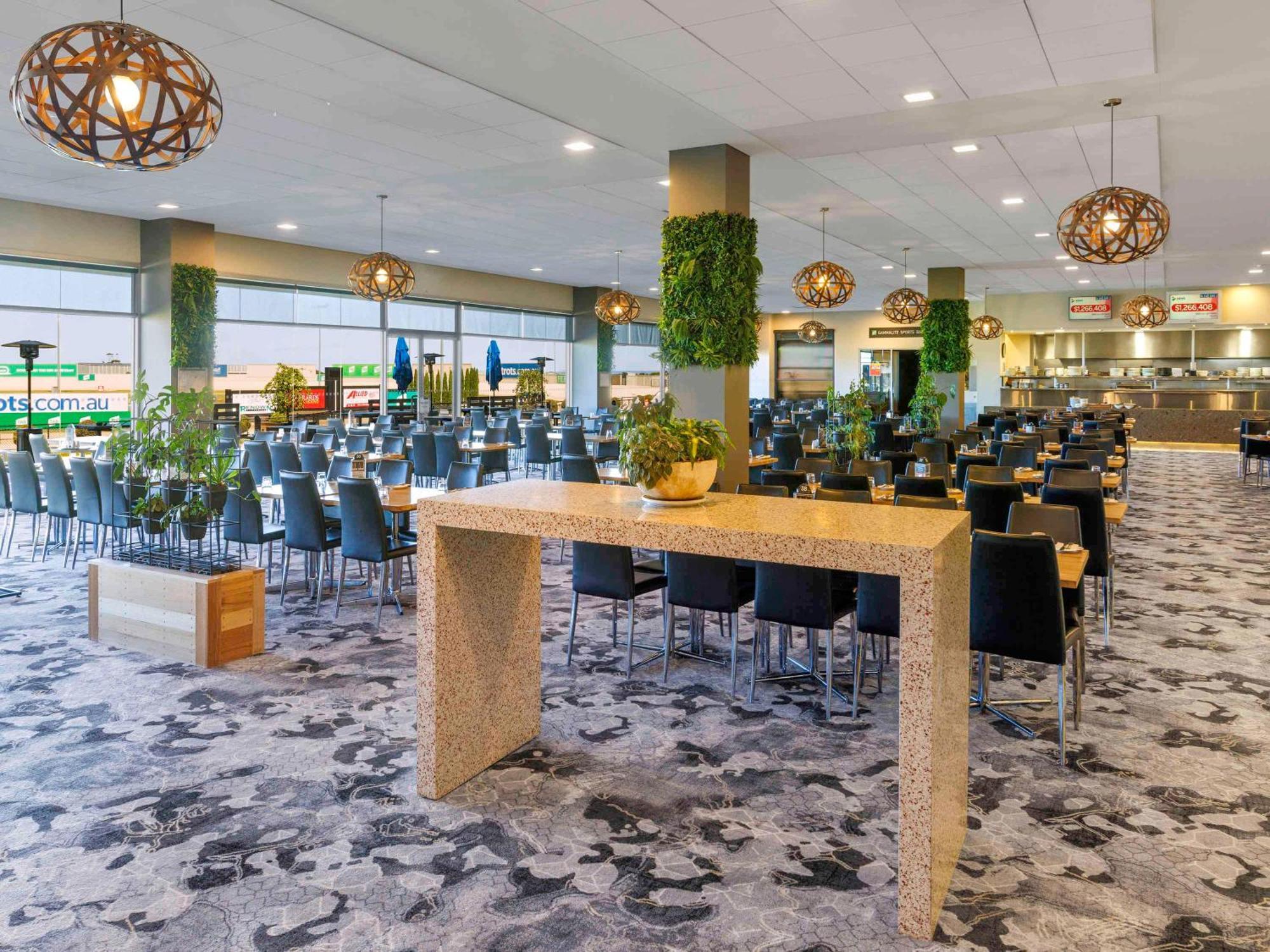 Mantra Melbourne Melton Hotell Exteriör bild