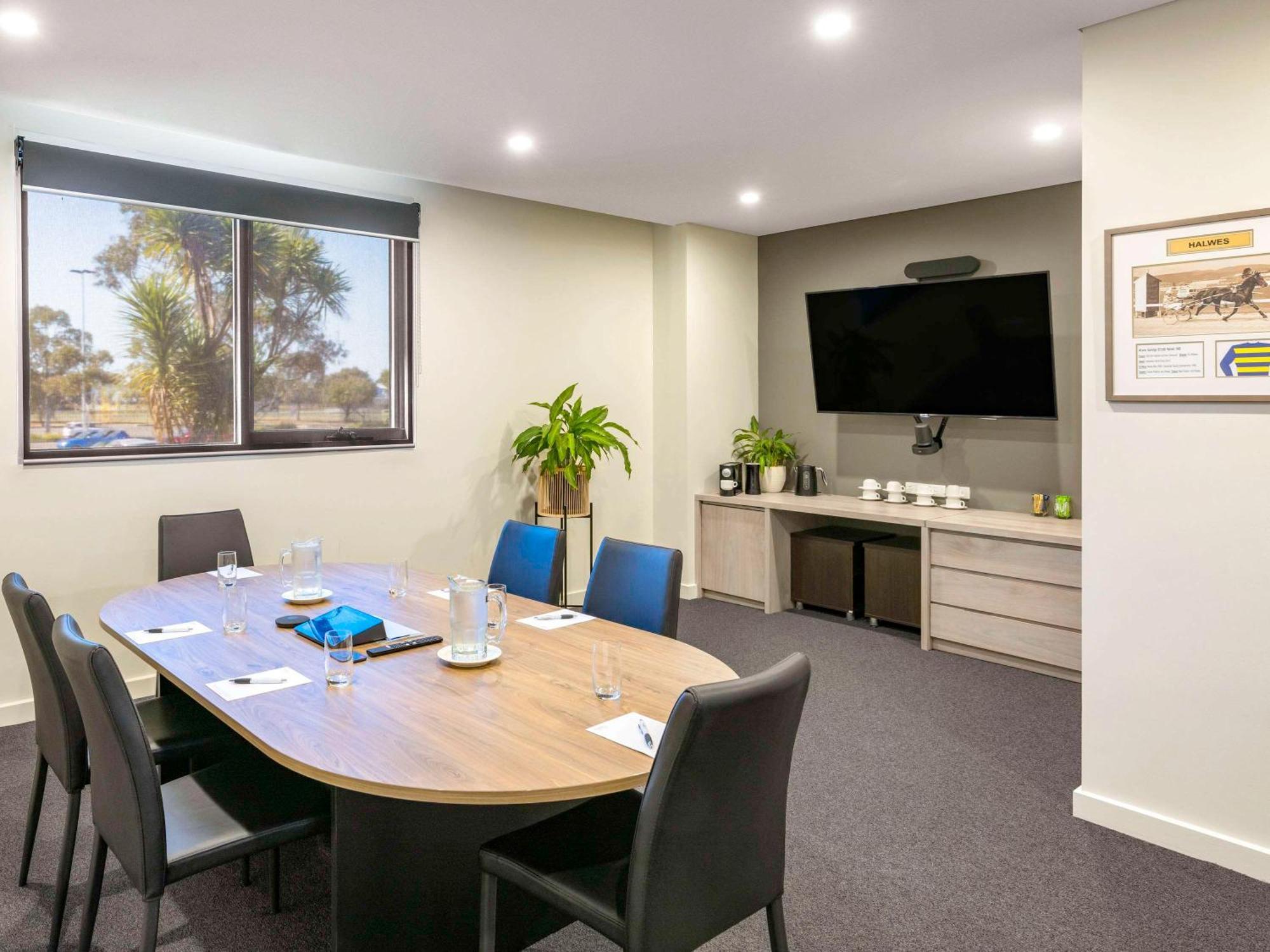Mantra Melbourne Melton Hotell Exteriör bild