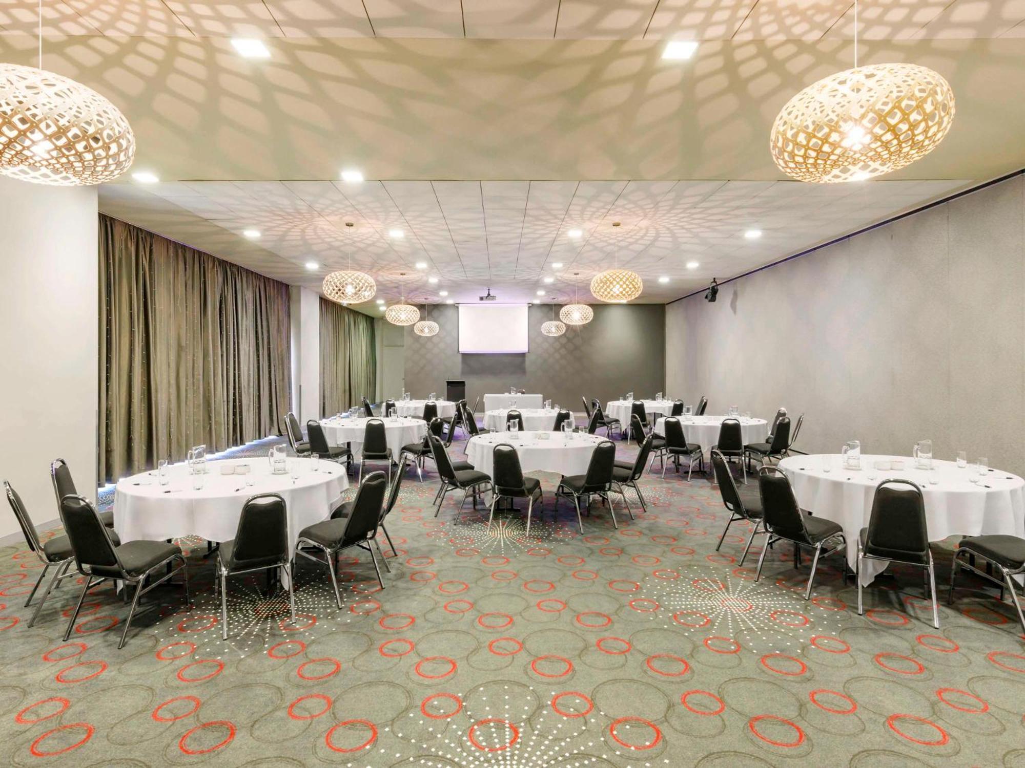 Mantra Melbourne Melton Hotell Exteriör bild