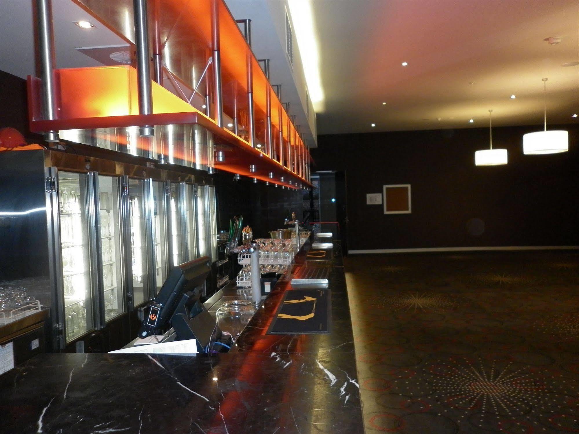 Mantra Melbourne Melton Hotell Exteriör bild