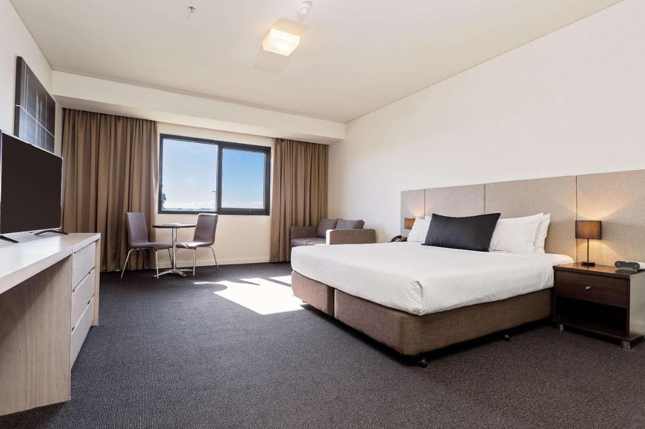 Mantra Melbourne Melton Hotell Exteriör bild